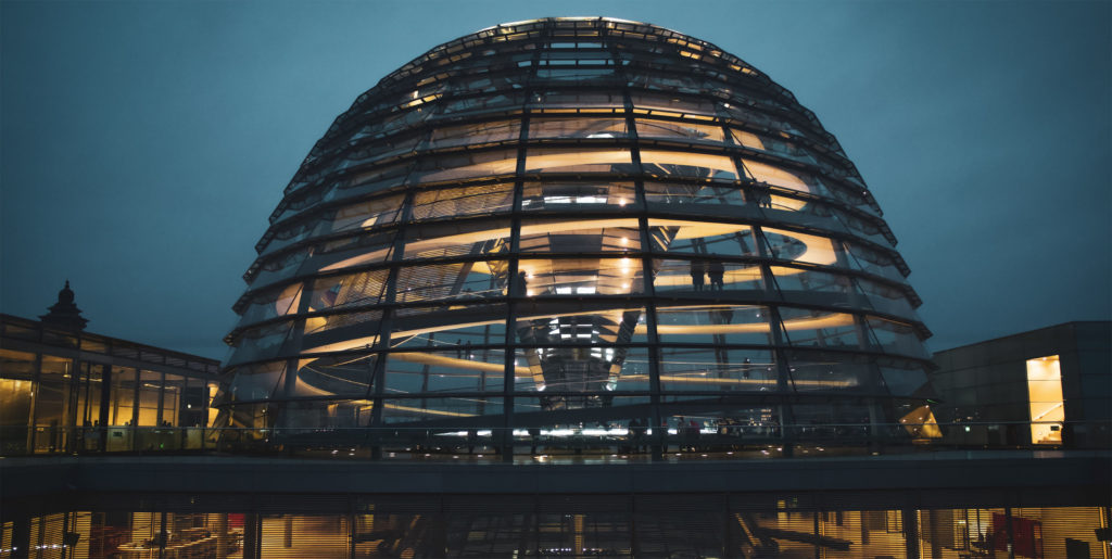 Reichstag, sede do Parlamento Alemão, exemplo de arquitetura bioclimática